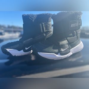 Nike Boots. Practically new! water proof size 11 kids :)